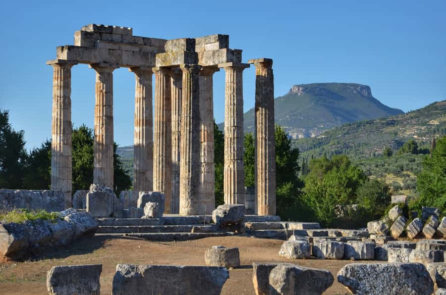 Greek Wine Regions: Assyrtiko, Agiorgitiko, Xinomavro and What to Pour Where