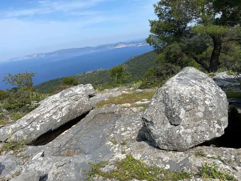 Carved Graves Sedoukia