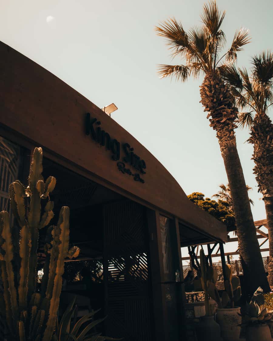 king size beach bar