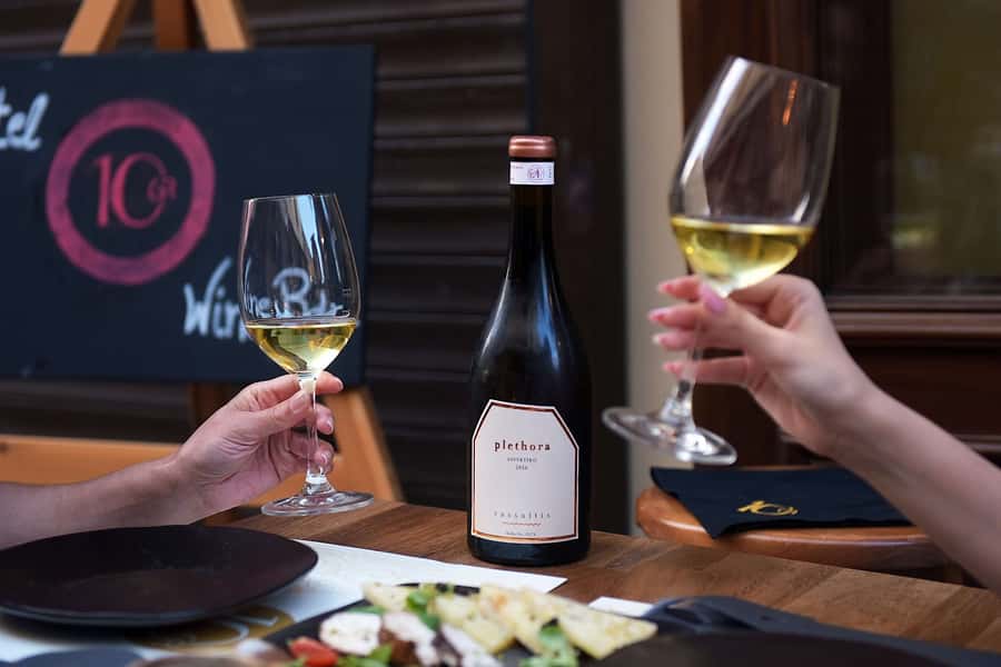 10GR Boutique Hotel & Wine Bar