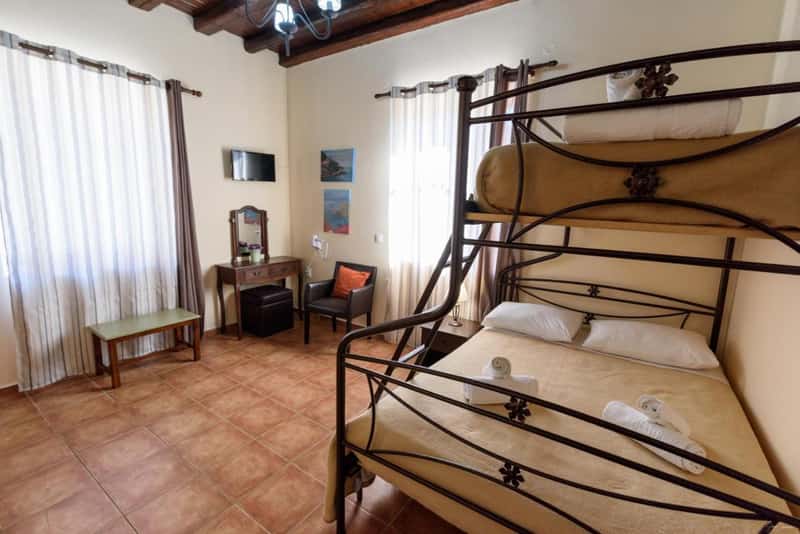 Athina Guesthouse — 2