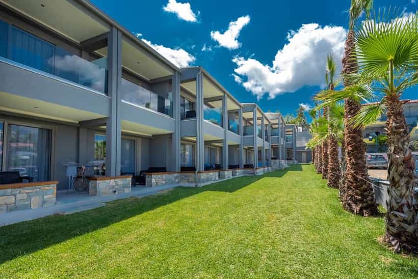 Dionysos Hotel & Studios