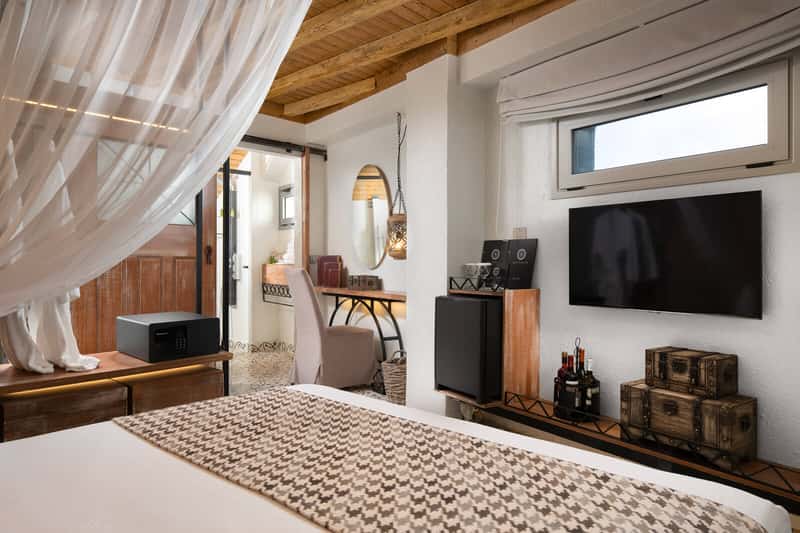 Elakati Luxury Boutique Hotel — 2