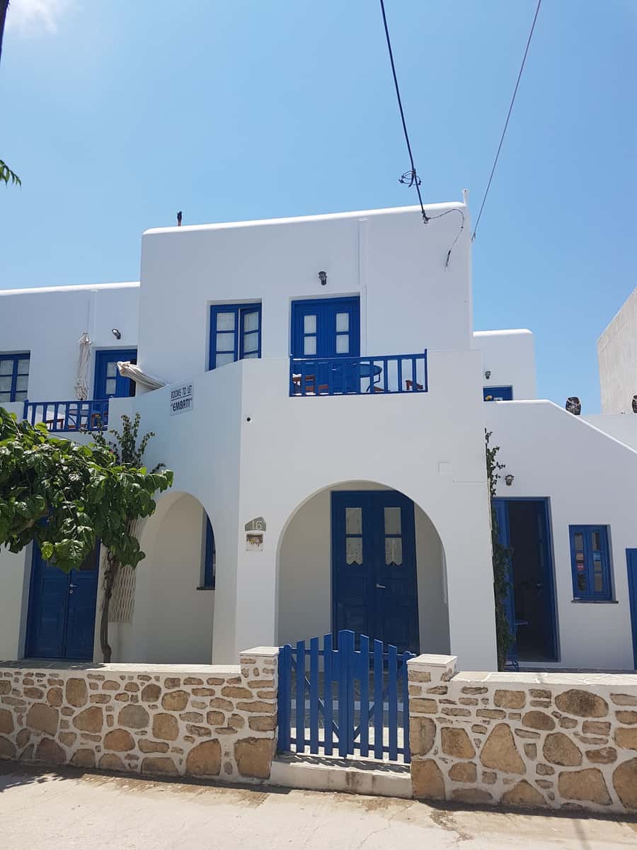 EMBATI XENODOChEIO ENOIKIAZOMENA DOMATIA FOLEGANDROS