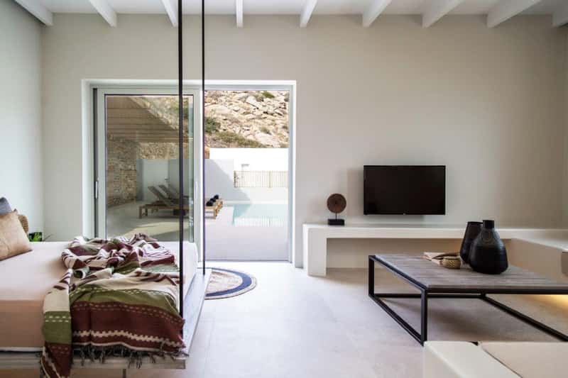 Hideout Suites — 2