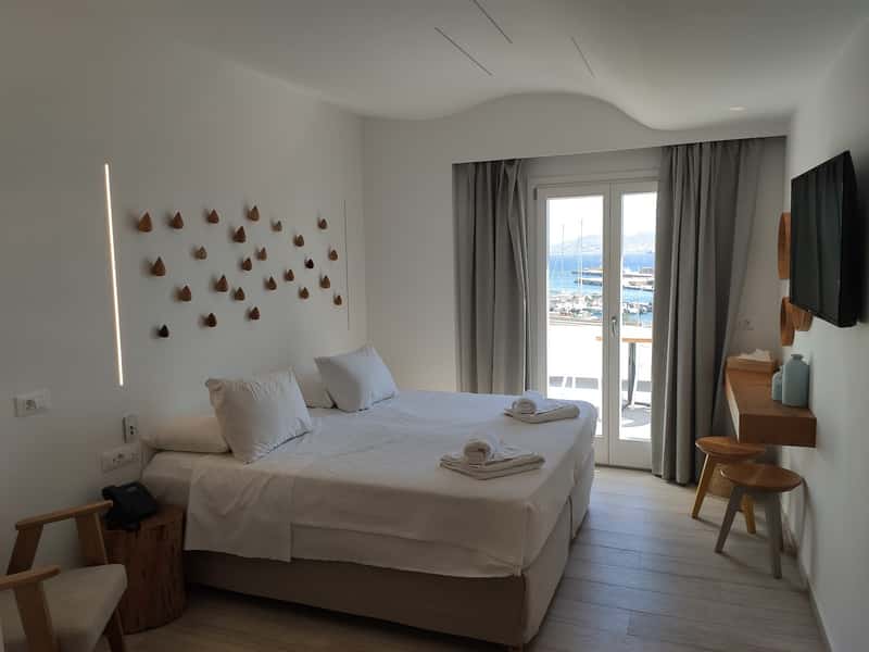 Makis Place — 2