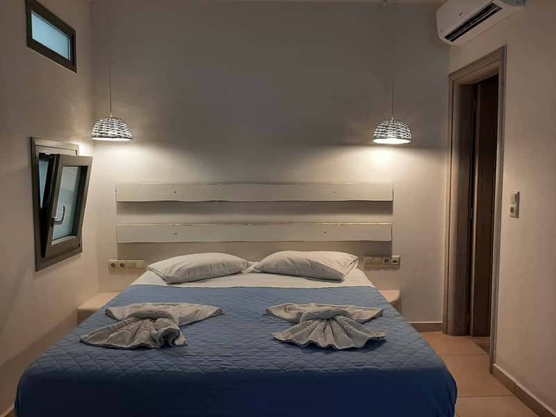 Sweet Home Naxos — 2