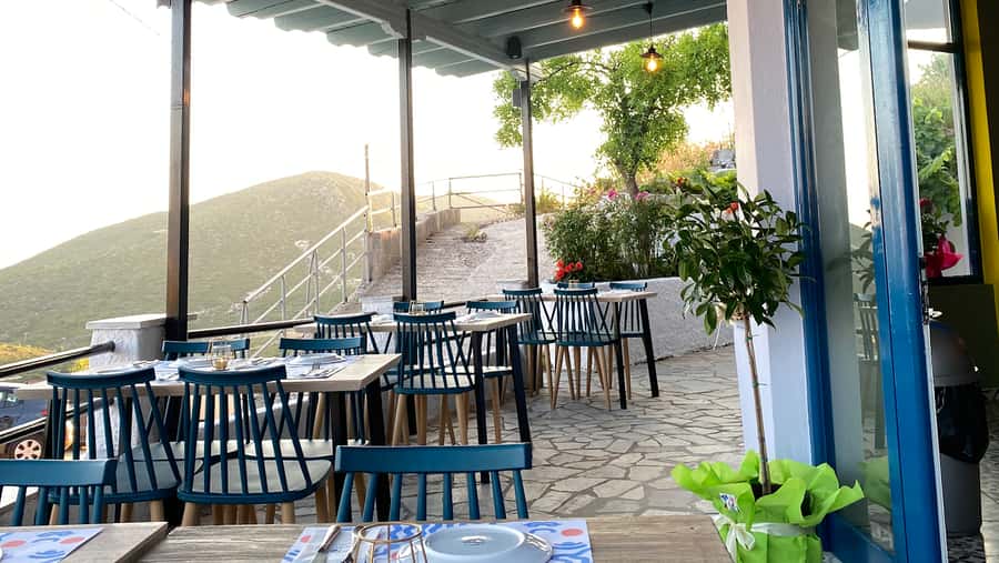 TAVERNA O THEIOS PARGA
