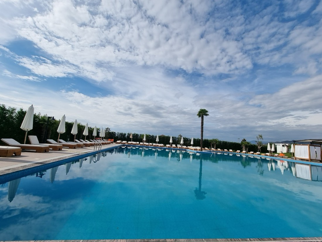 Deluxe Resort & Spa