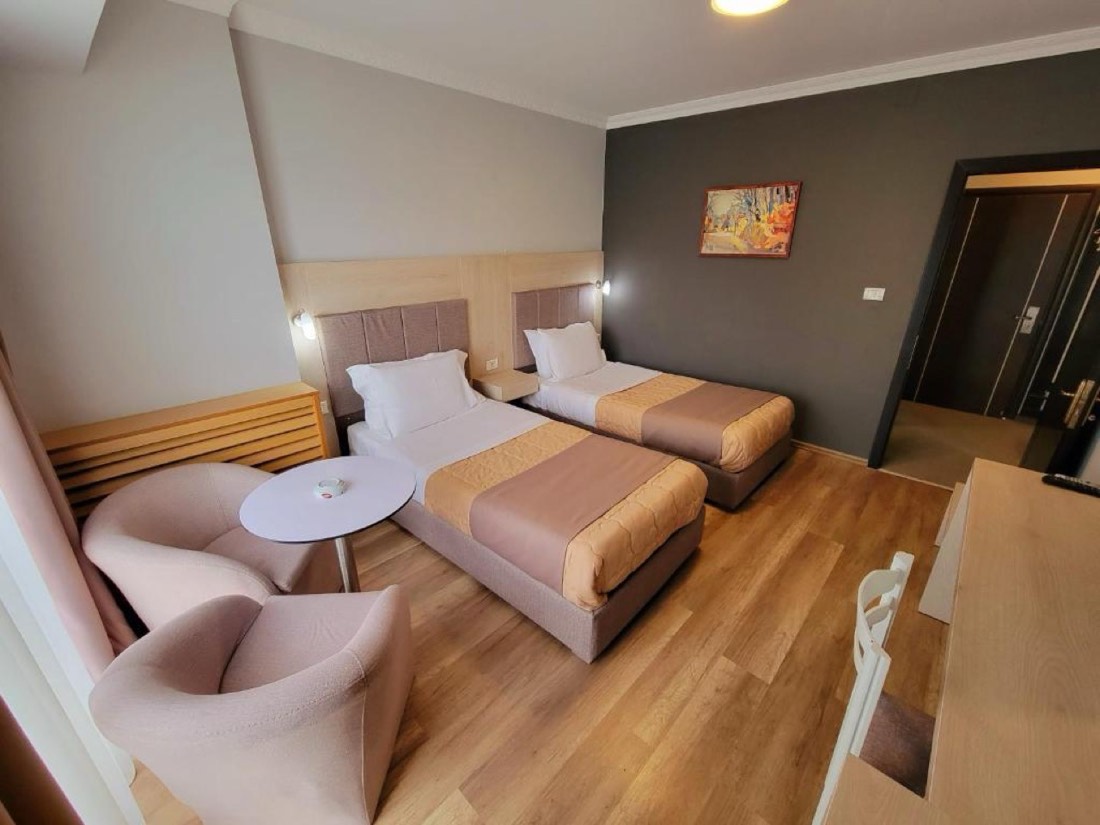 Hotel Enkelana 2