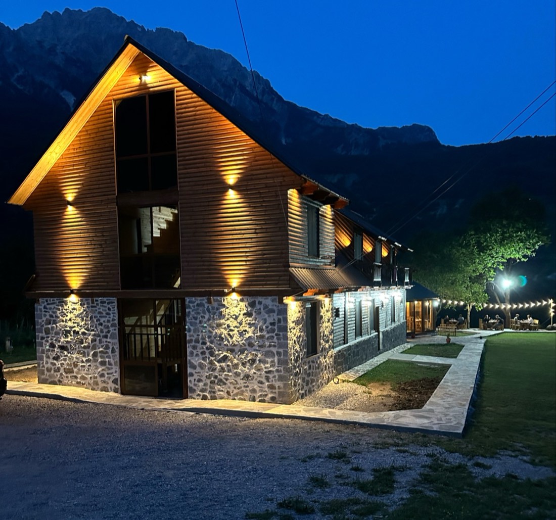 Royal Land Hotel & Restaurant