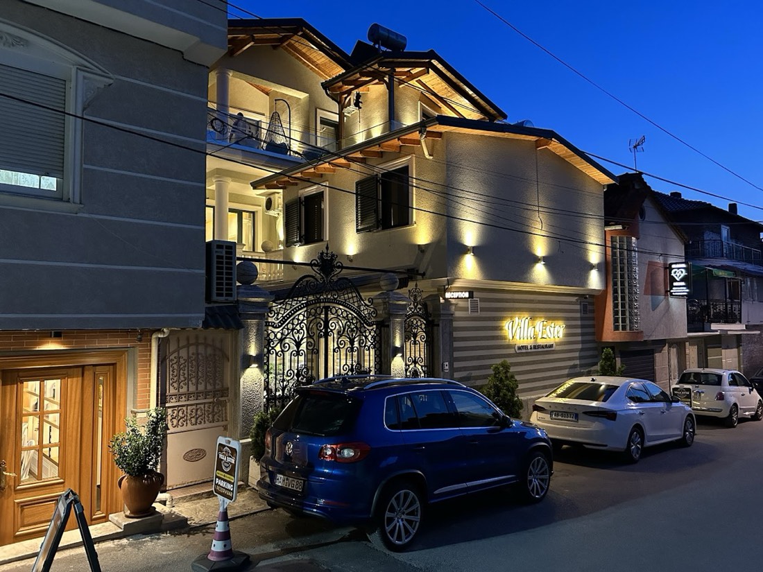 Villa Ester & Apartments
