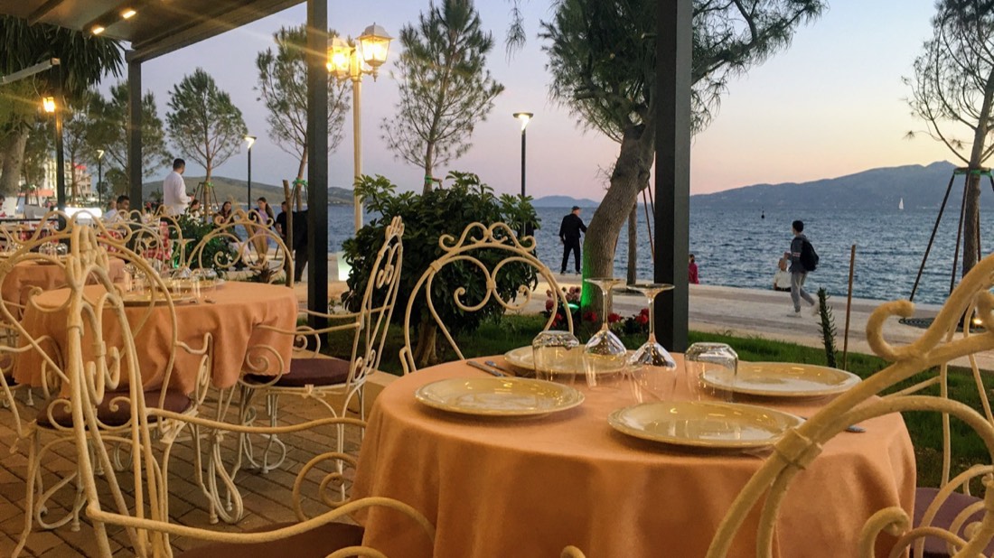 Boulevard '90 Restaurant 2
