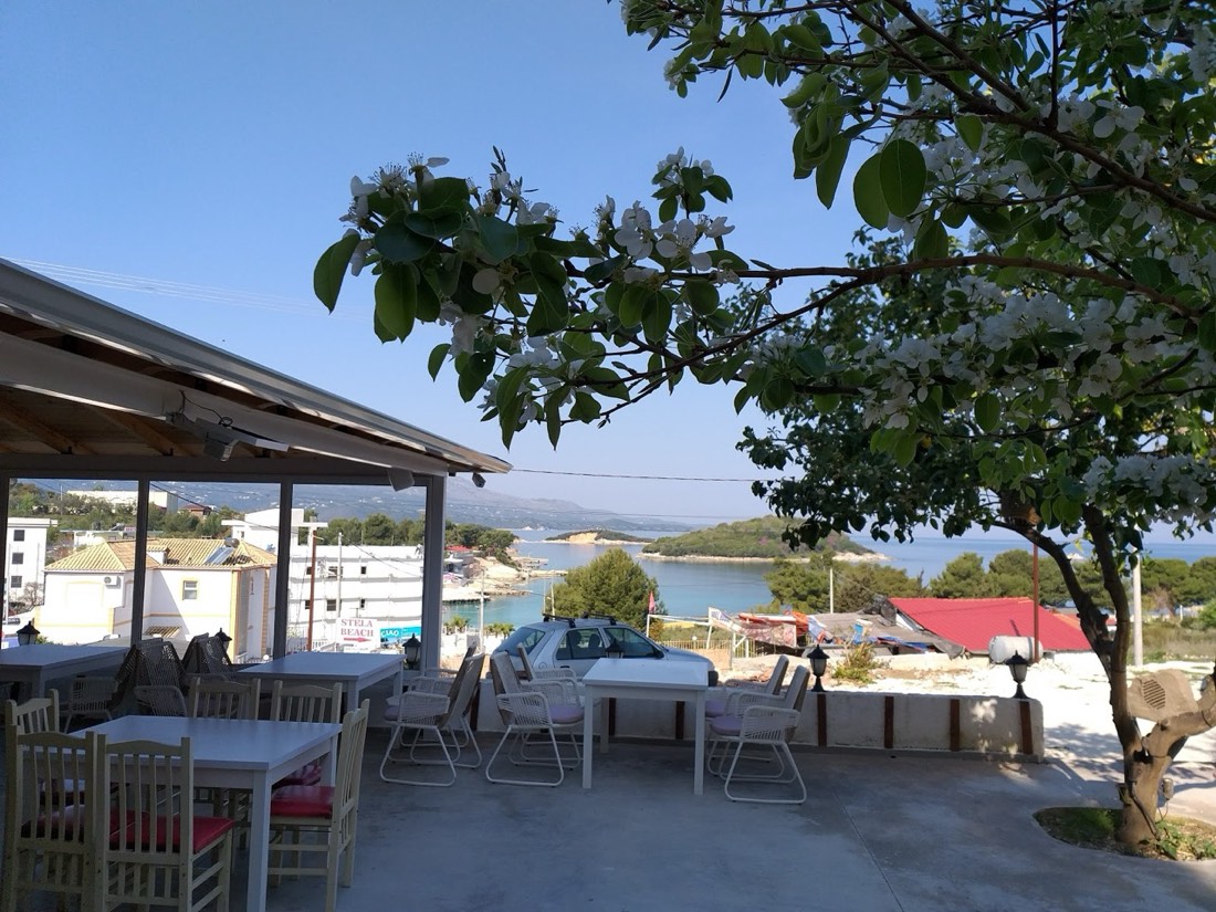 Island Restaurant & Pizza