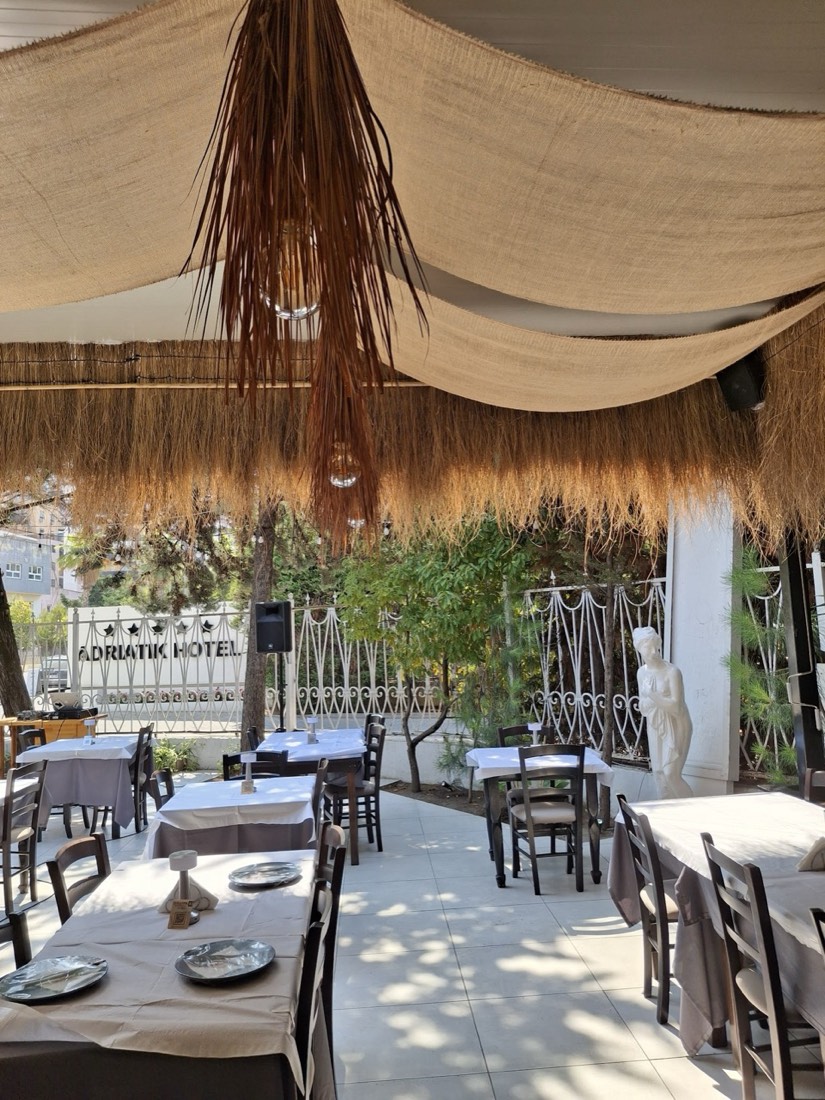 OTANTİK Turkish Restaurant & Bistro 2