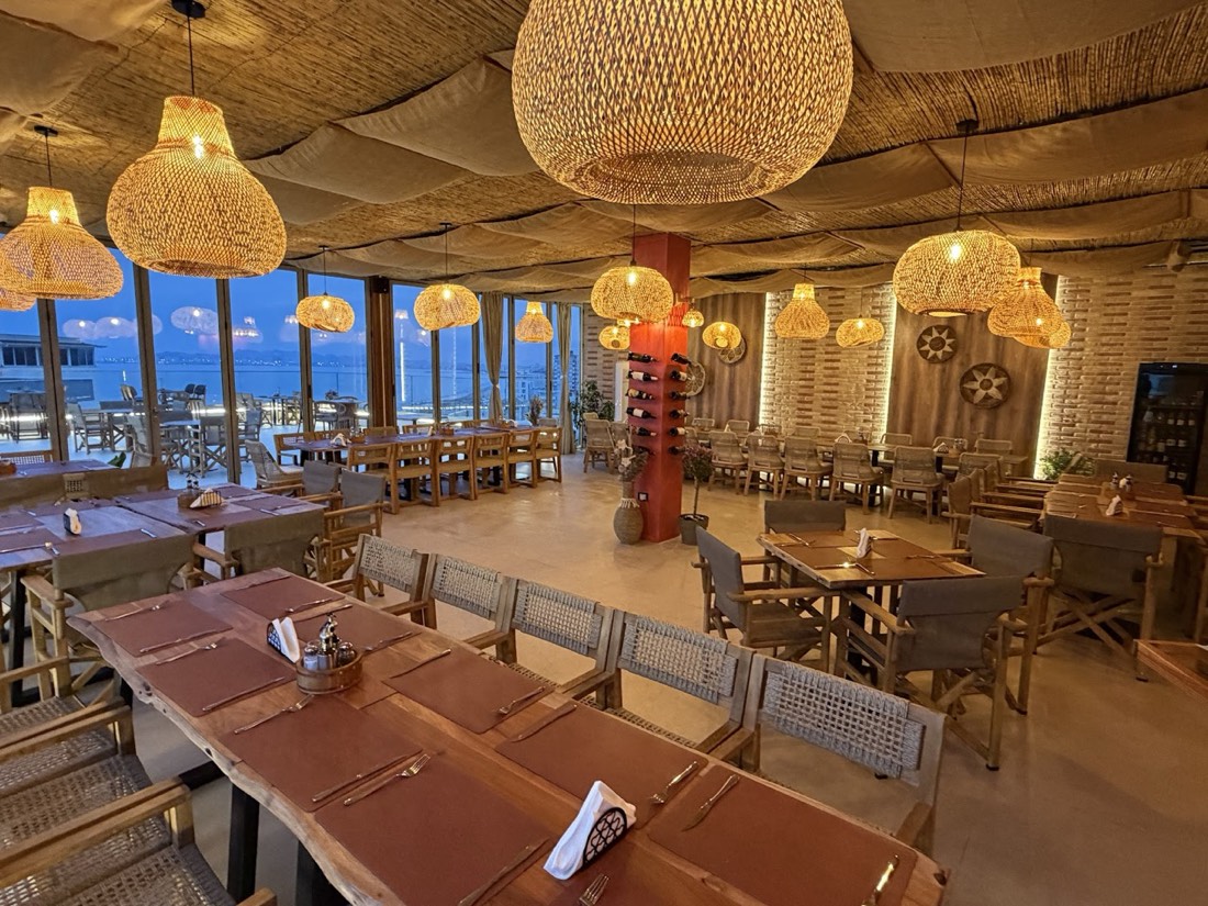 SKY ROOFTOP RESTOLOUNGE & TRADITIONAL 2