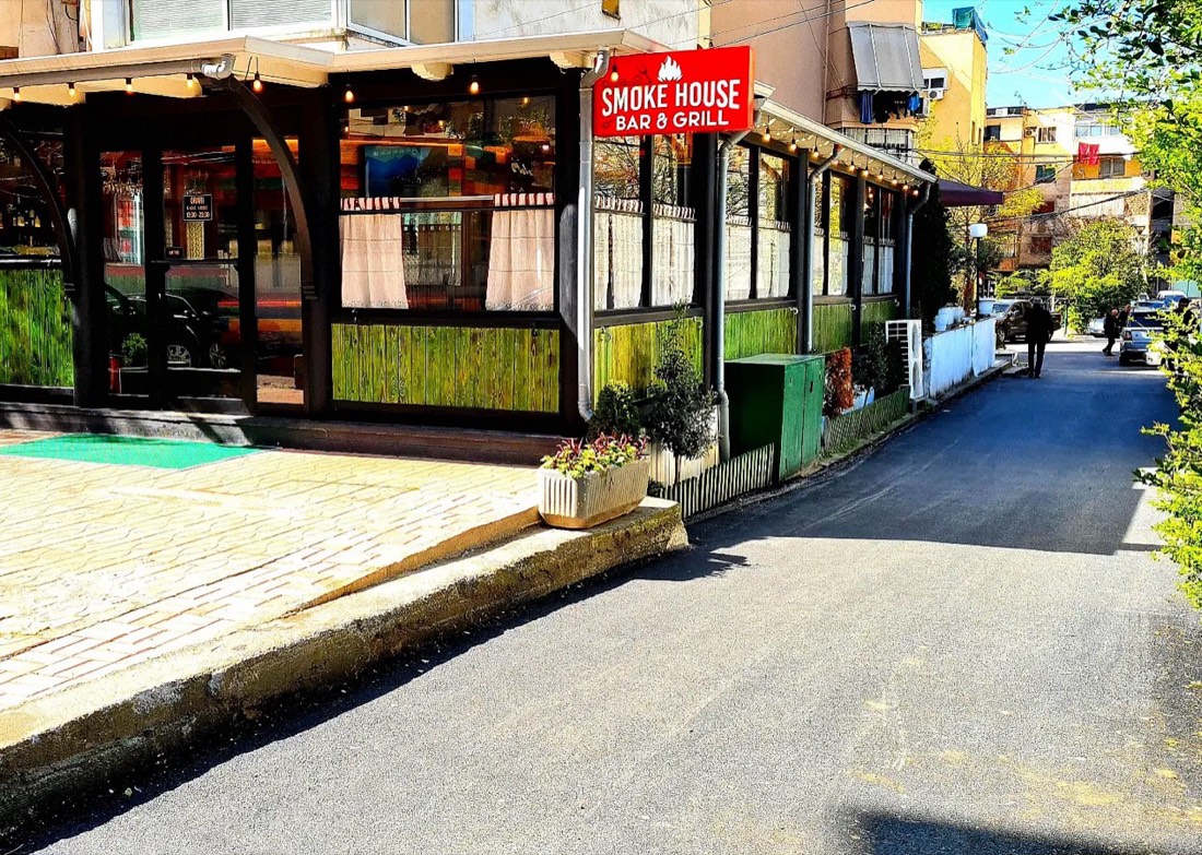 Smoke House Bar & Grill 2