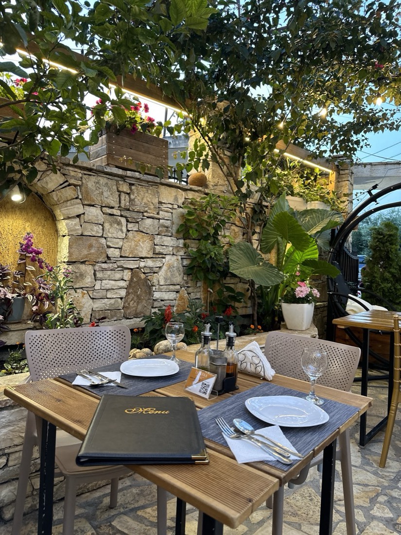 Taverna Arial 2