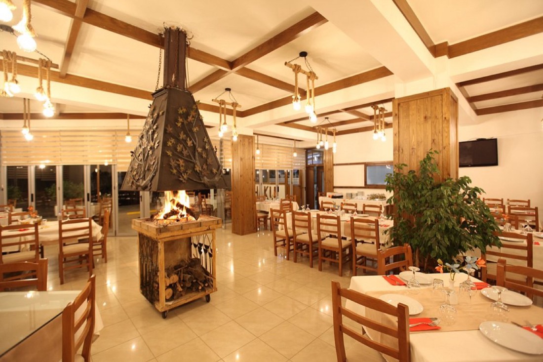 Taverna Oxhaku (Restaurant) 2