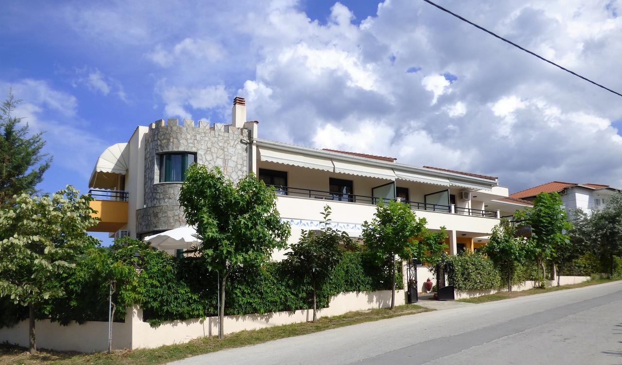 Dolphins Apartments & Rooms — cazare în Limenas, Thassos