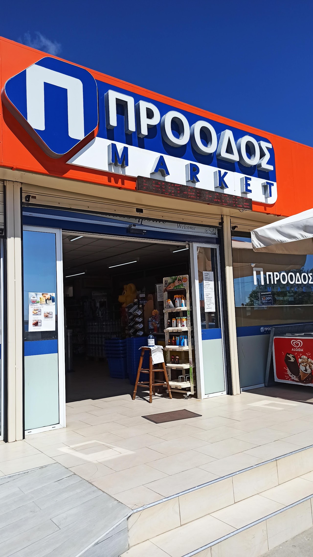 KATERINA GALANI — Comercianți în Thassos