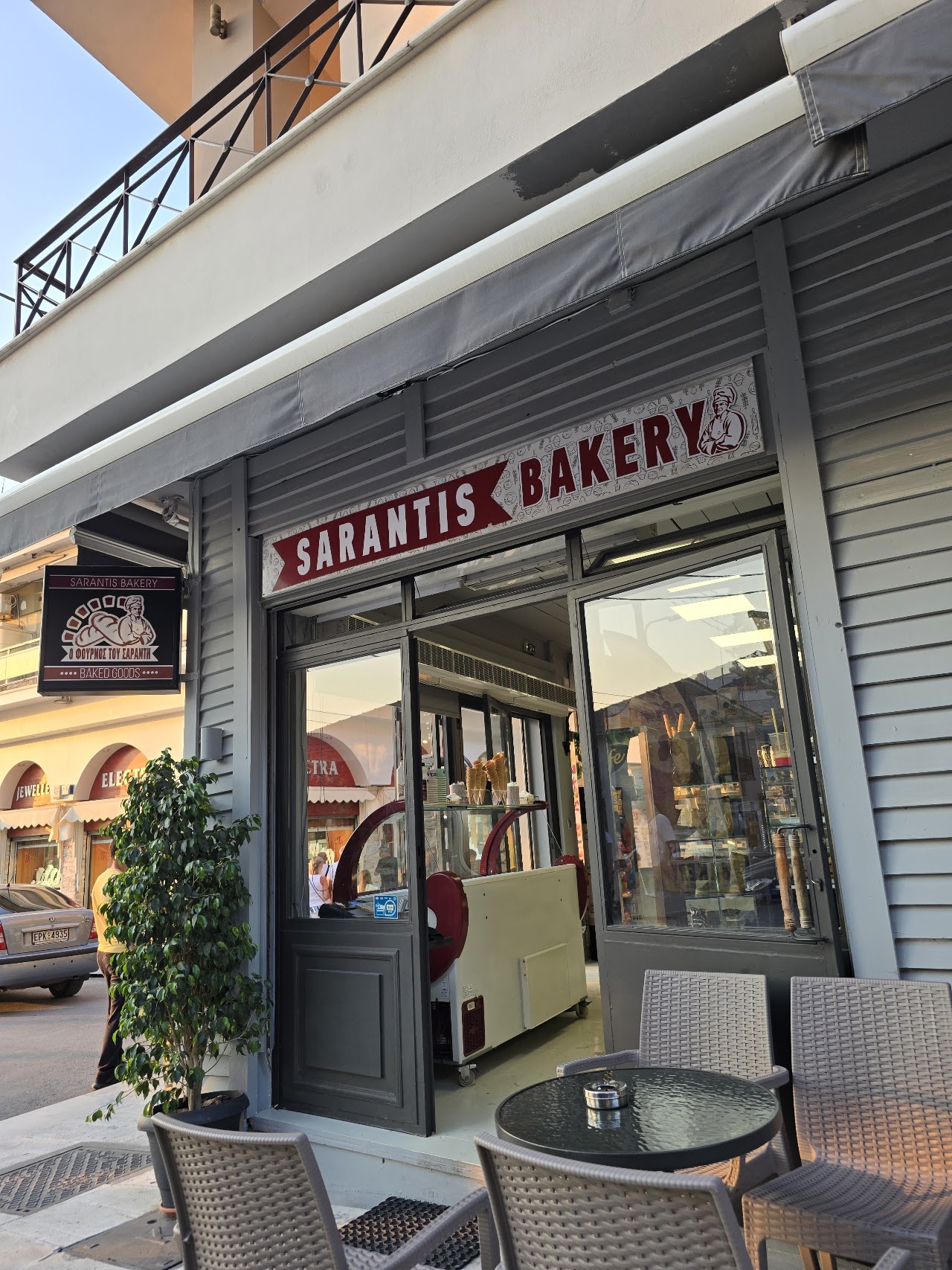 Sarantis Bakery (Ο Φούρνος του Σαράντη) — Comercianți în Thassos