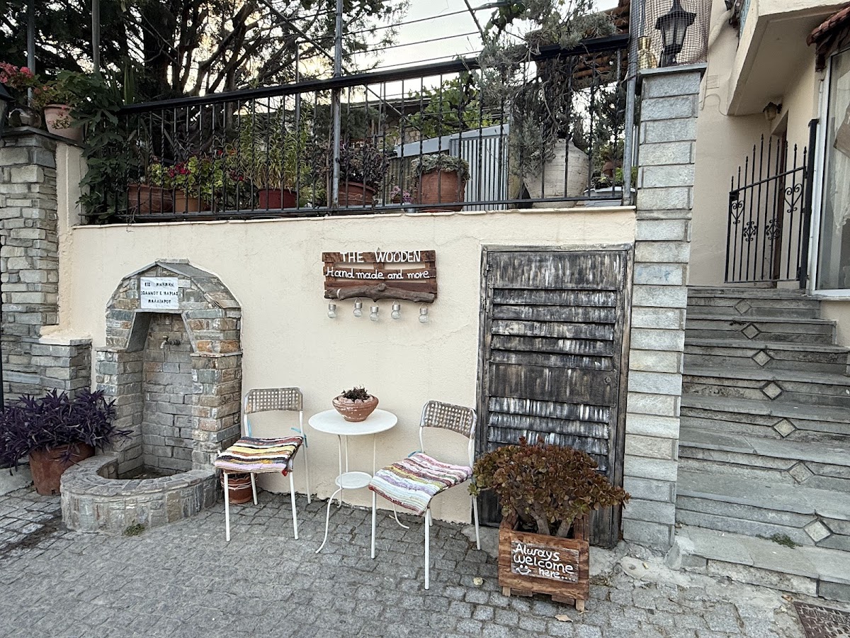 Kafeneio Ouzeri TSIKNAS — tavernă în Theologos, Thassos