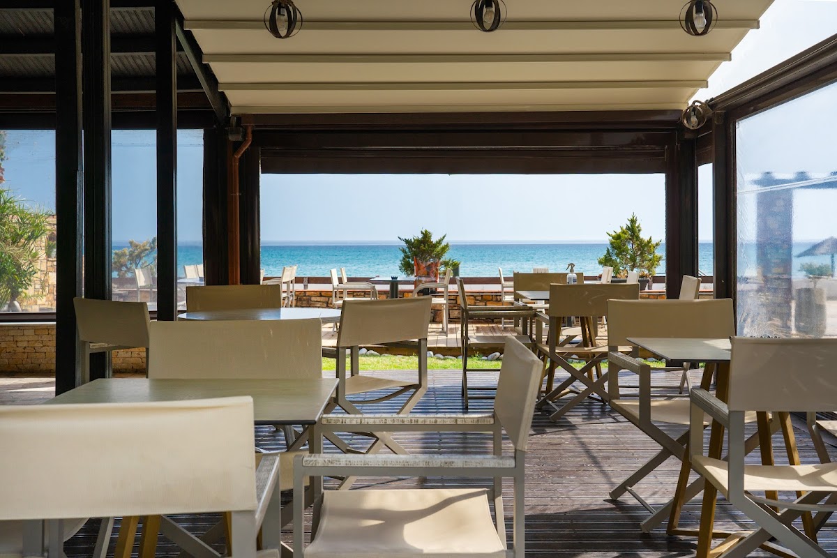 Kamelia Beach Bistro (Brunch | Lunch | Dinner | Cocktails) — tavernă în Skala Panagia, Thassos