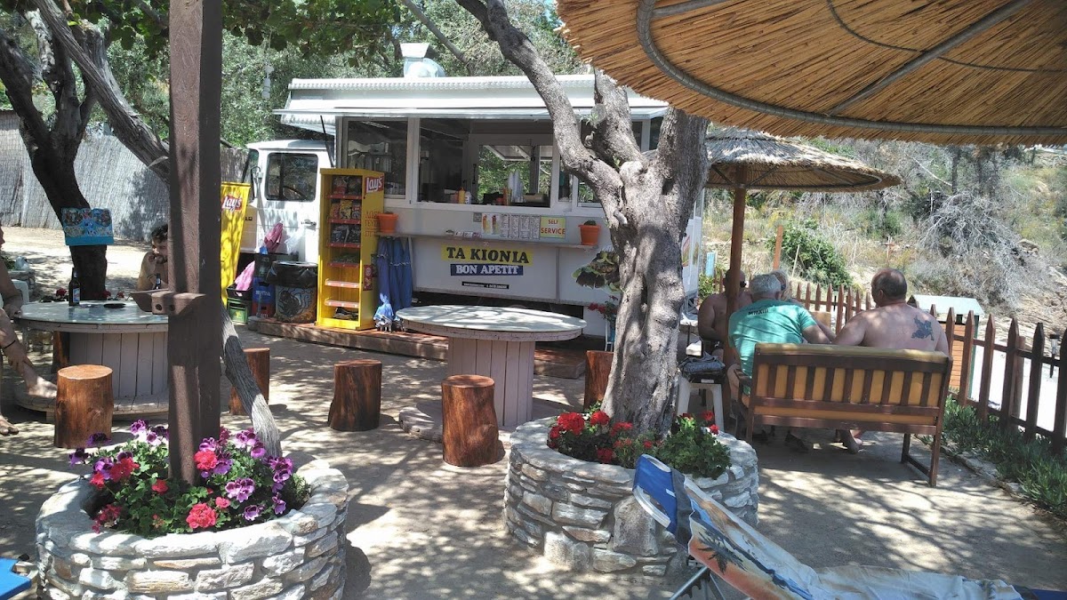 Kantina Ta Kionia — tavernă în Aliki, Thassos