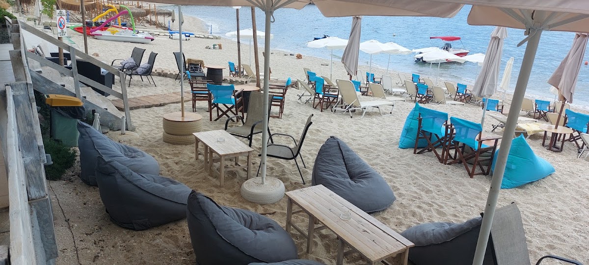 PARAGA -Pefkari beach 【all day beach bar】 food&drinks _accommodation — tavernă în Pefkari, Thassos
