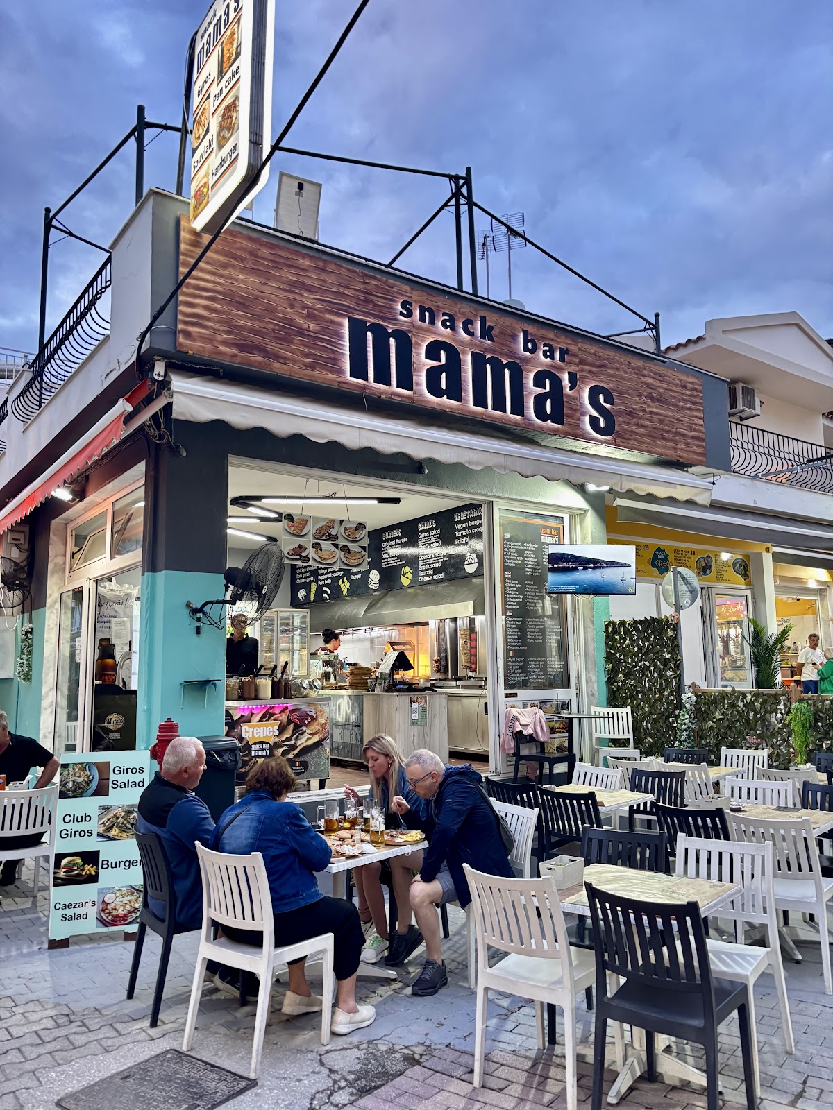 Snack Bar Mama's — tavernă în Potos, Thassos