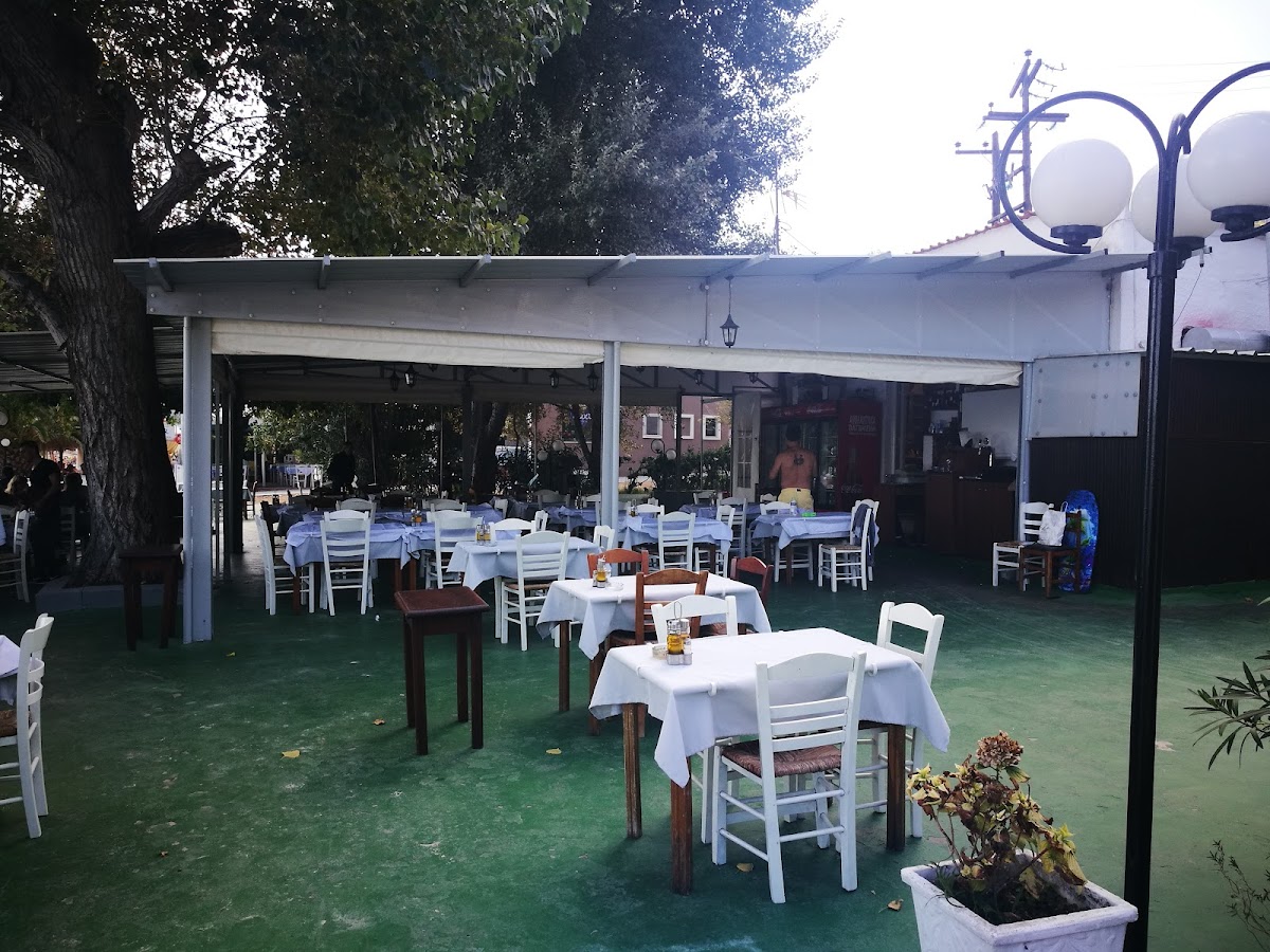 Sotiris Restaurant — tavernă în Golden Beach, Thassos