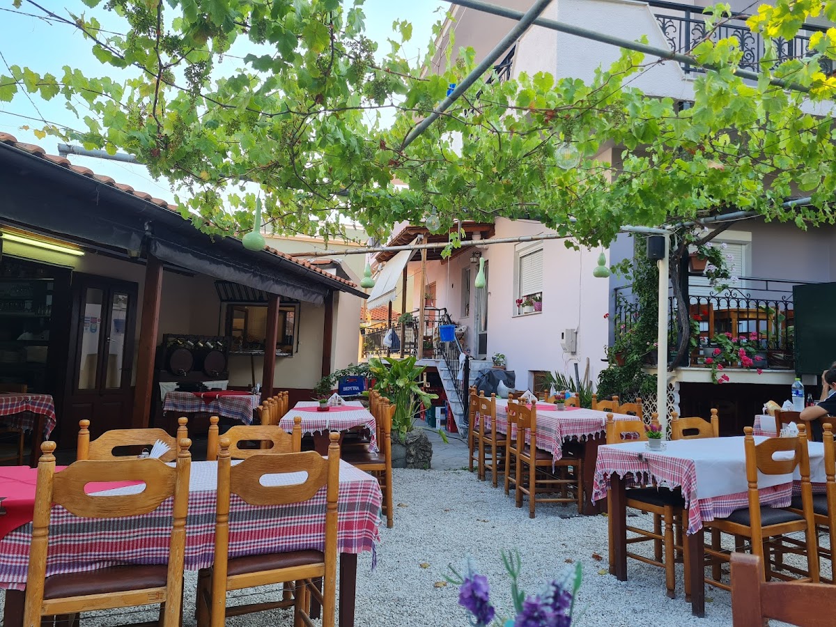 Tavern - Grill Georgios — tavernă în Potos, Thassos