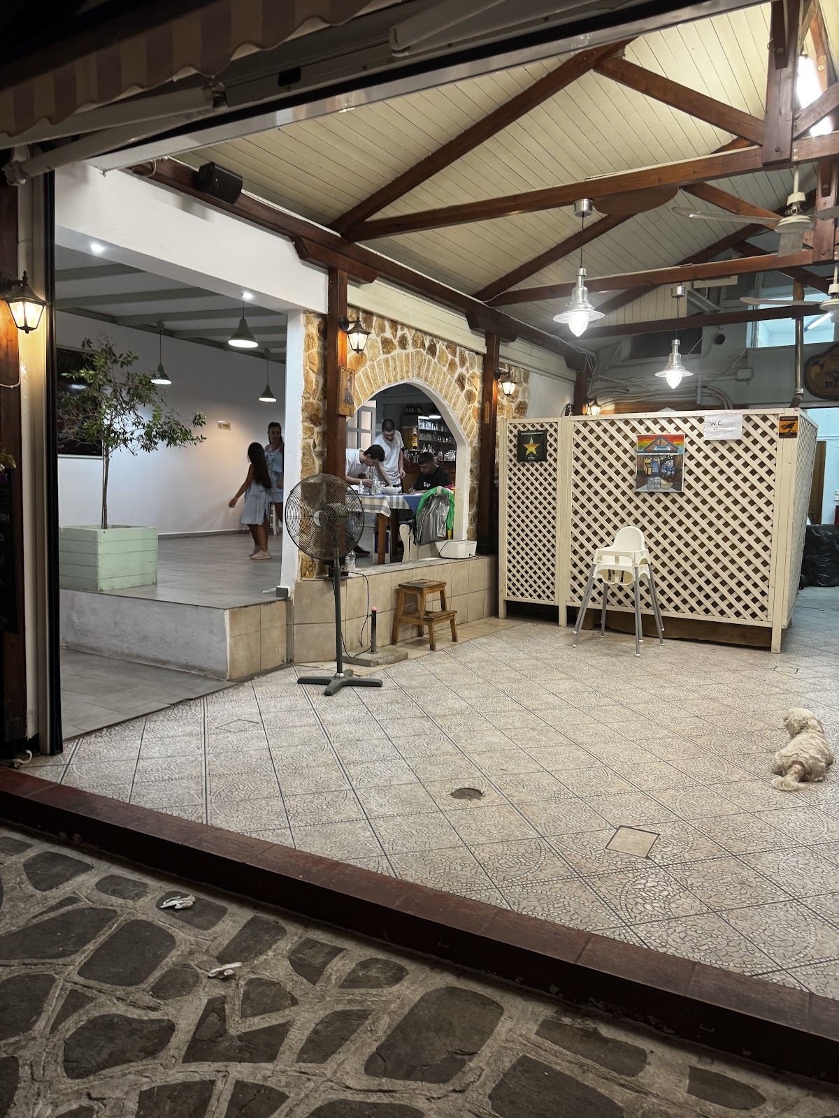 Taverna Poseidon — tavernă în Potos, Thassos