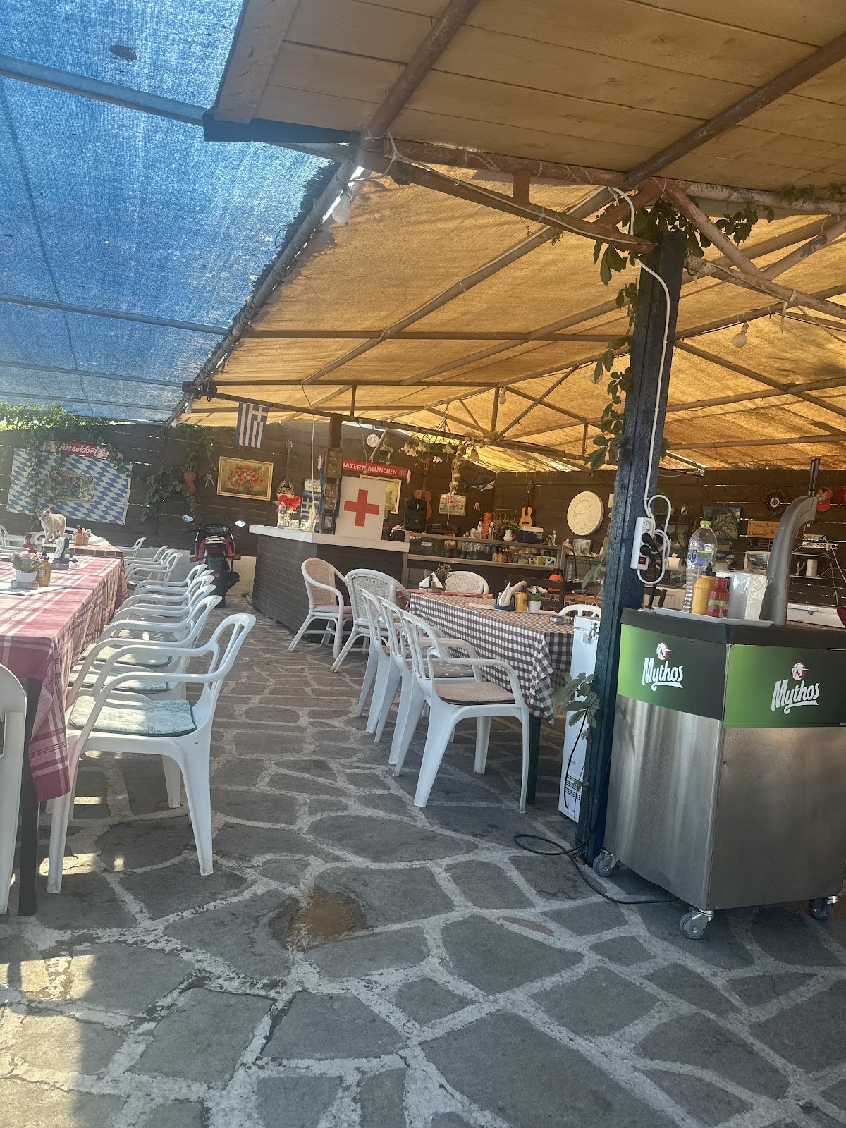 Taverna xalkia — tavernă în Limenaria, Thassos