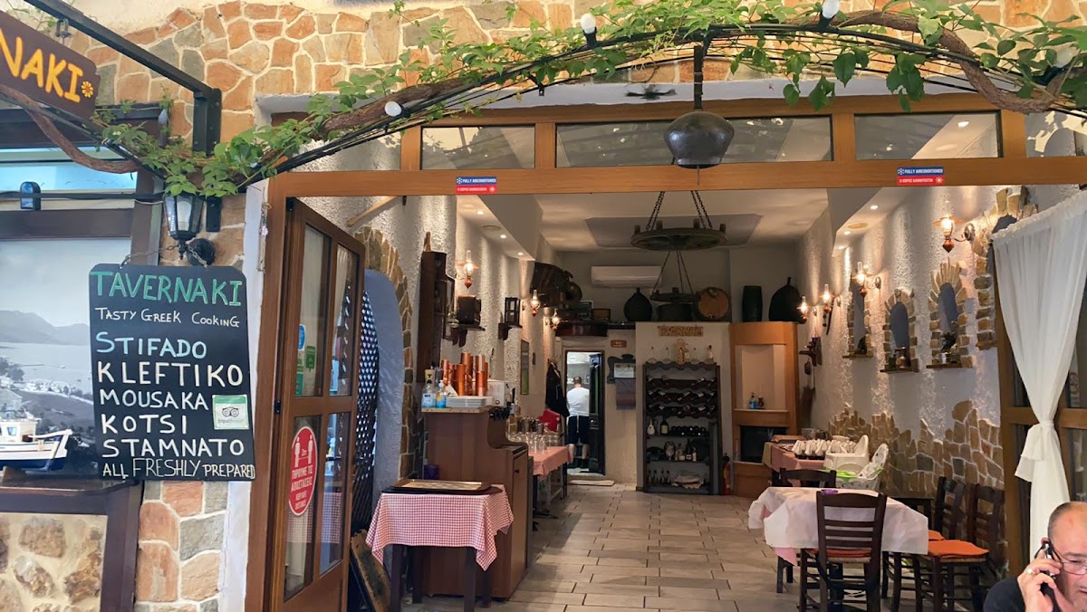 TAVERNAKI Thassos — tavernă în Limenas, Thassos