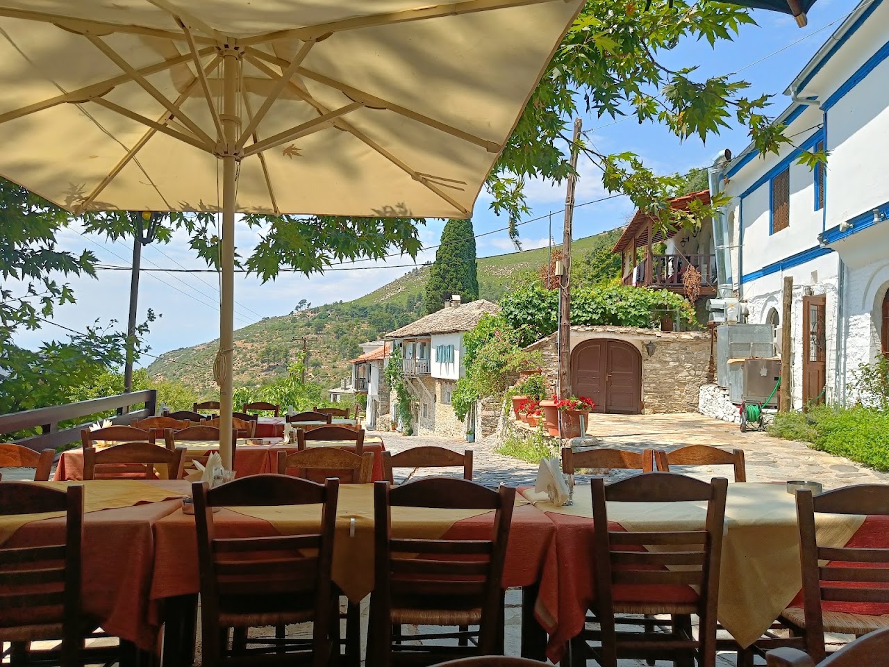 Kazaviti Restaurant — tavernă în Rachoni, Thassos
