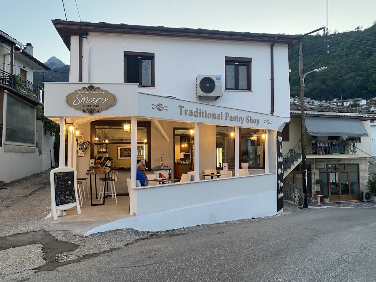 Smaro Traditional Pastry Shop (Lihnari Zaharoplasteio) — tavernă în Skala Panagia, Thassos