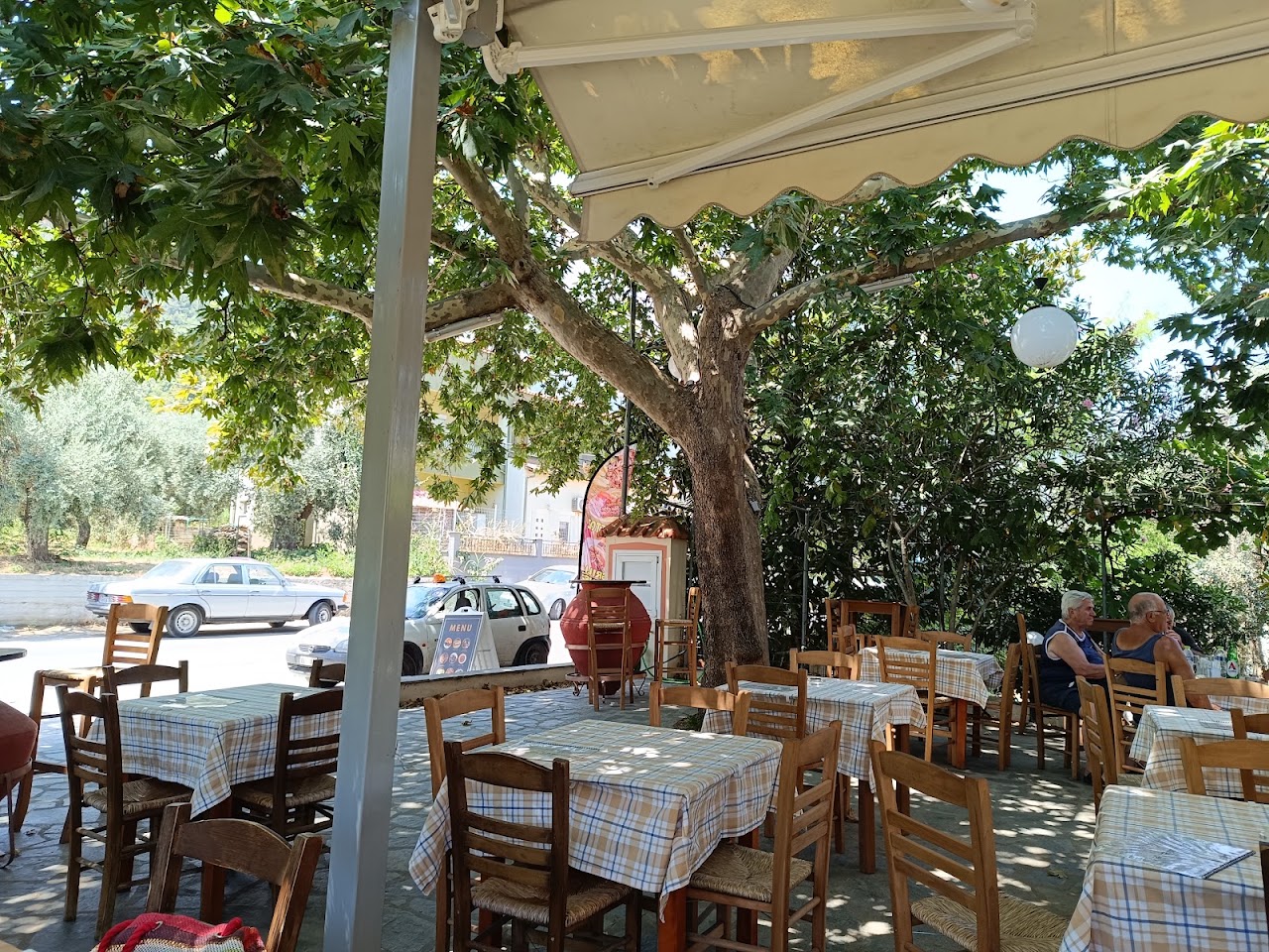 Ψητοπωλείο ο Χρήστος — tavernă în Skala Potamia, Thassos