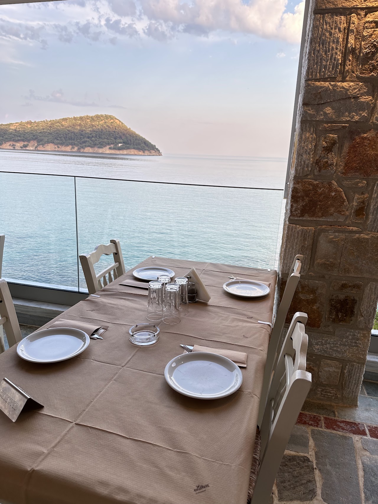 Taverna Faros — tavernă în Kinira, Thassos
