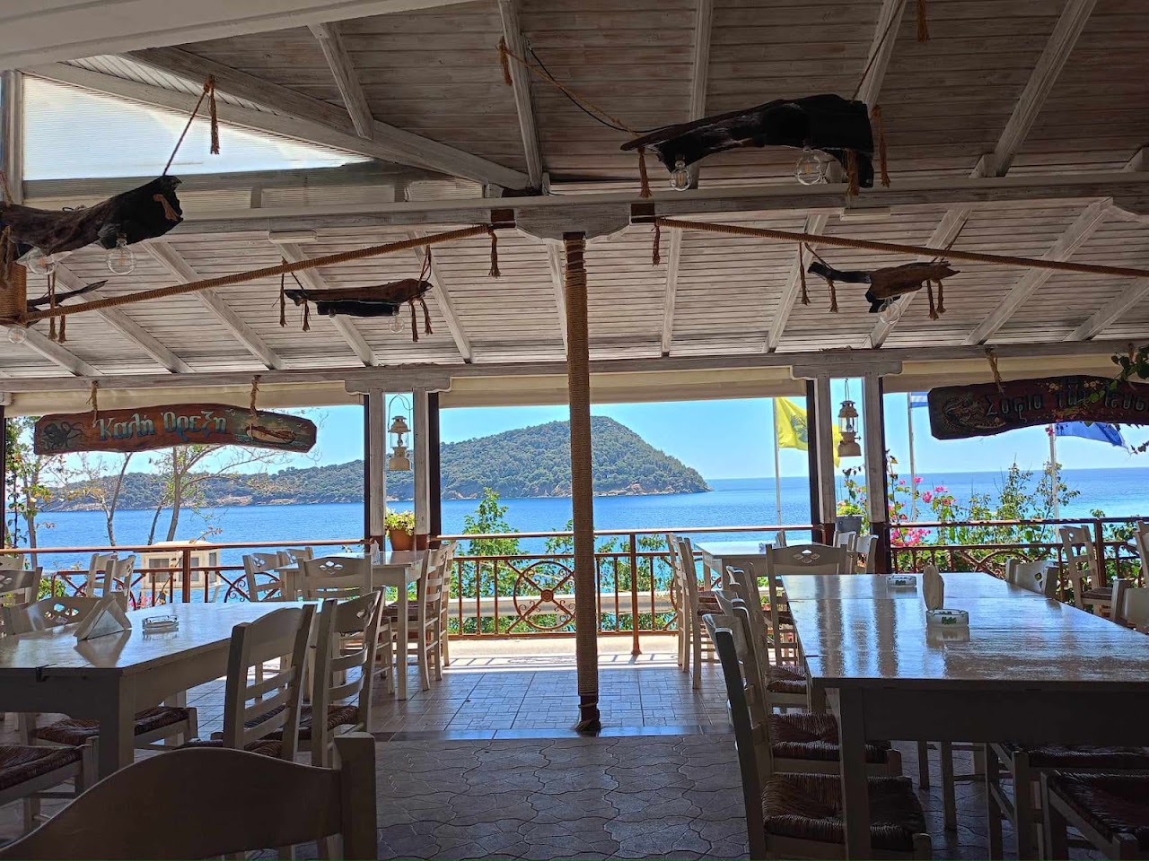 Taverna Sta Kala Kathoymena — tavernă în Kinira, Thassos