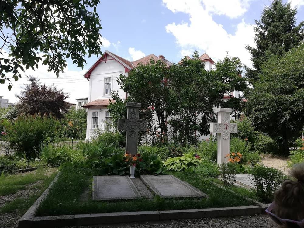 Casa Memorială "Tudor Arghezi" — 2
