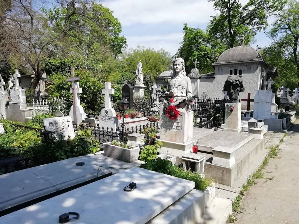 Cimitirul Bellu — 2