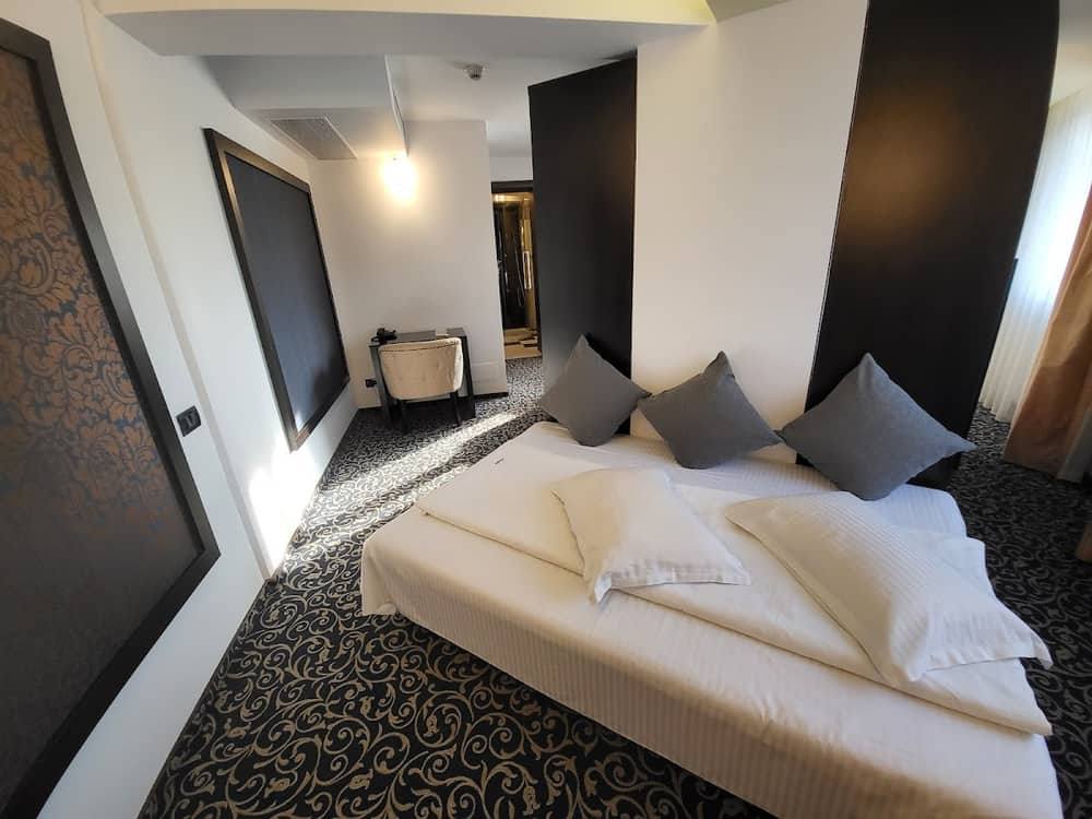 Hotel Ambiance — 2