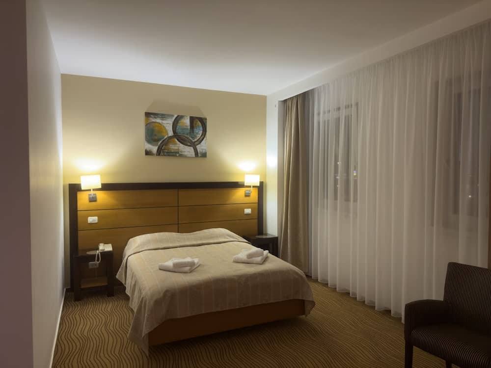 Hotel Criss — 2