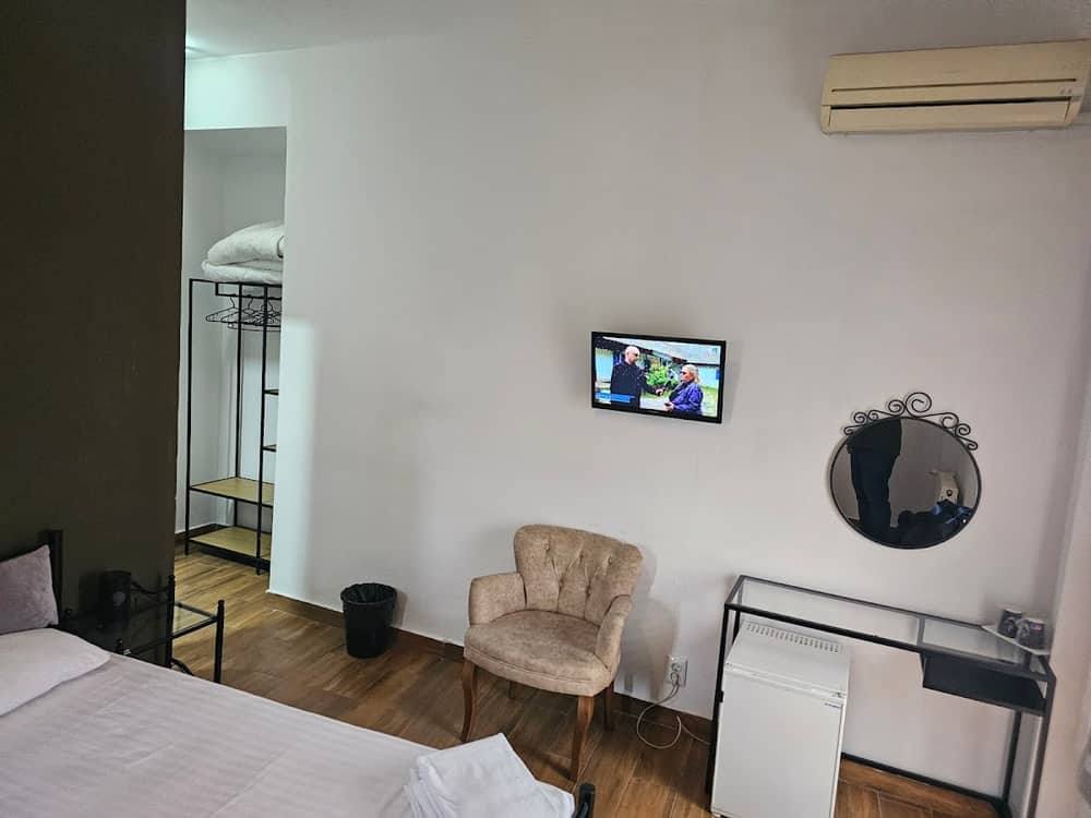 Hotel Reina — 2